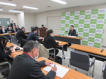 就任記者会見の様子