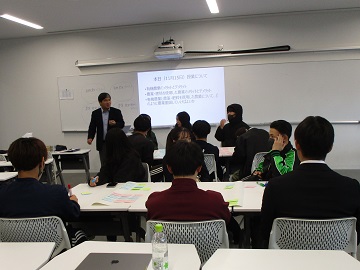 小川副学長による授業の様子