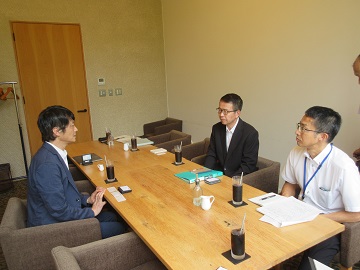 (有)ひよこカンパニー小原代表取締役との意見交換の様子