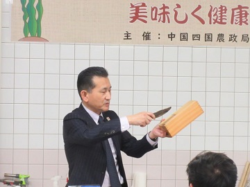 マルトモ株式会社土居氏の説明