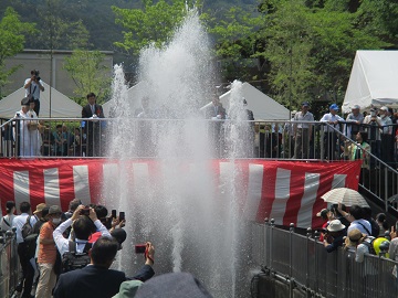 配水の安全祈願を象徴する噴水