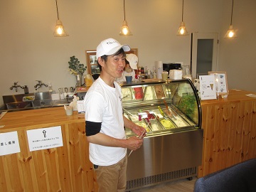 質問に答える吉本卓弘さん