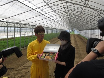 植田さん(左)とたいき堂の中野店長