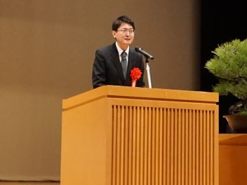 祝辞を述べる村上徳島県副知事