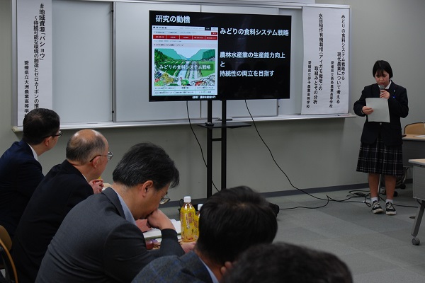農業高校生による発表の様子