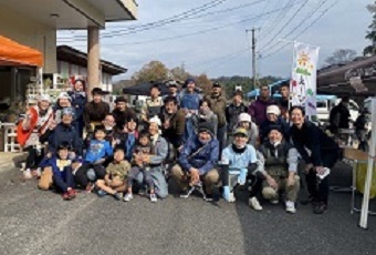 えーひだカンパニー株式会社の集合写真