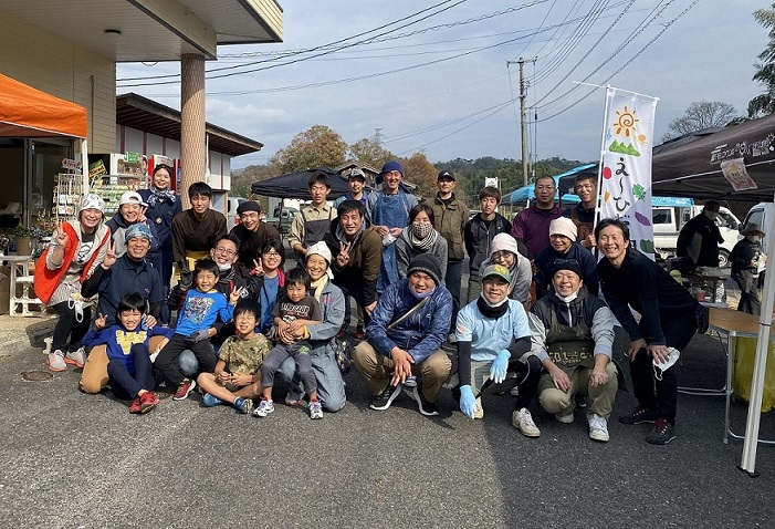 えーひだカンパニー株式会の集合写真