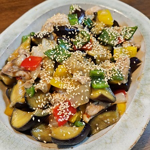 鶏モモとナスとパプリカの中華風炒め
