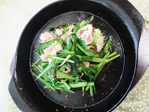 ニラと豚肉のショウガ炒め