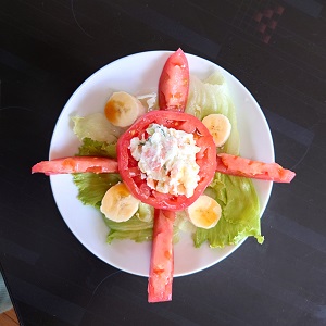トマトまるごとサラダ