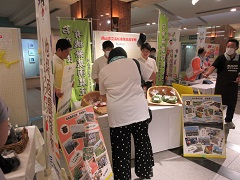 有機農産物の販売の様子