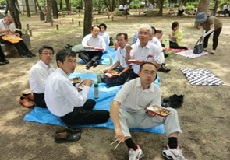 香川公園で共食