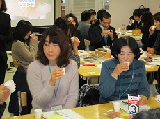 「だし」とうどんつゆの試飲
