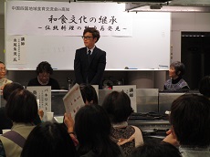 発表する寺石氏