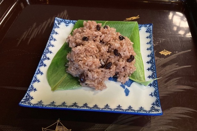 Tenko azuki no Sekihan(Red Rice with Black-eyed Peas)