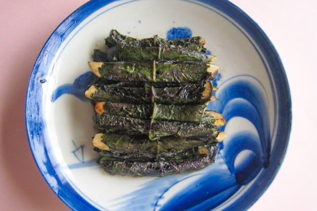 Nasu no Akashiso-maki (Aubergine and red shiso leaf rolls)
