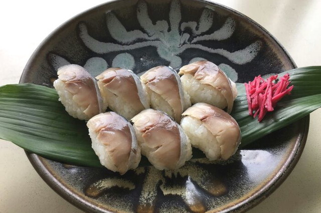 Saba-zushi (Mackerel sushi) 