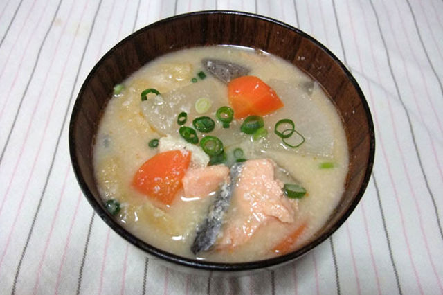 Kasu-jiru (Soup with a sake lees base)