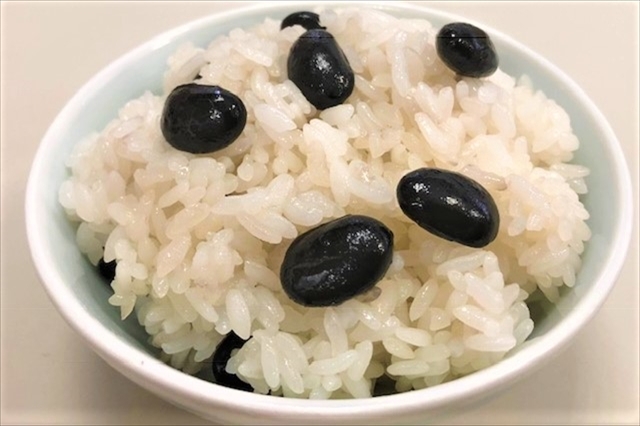 Kuromame Okowa / Mitama (Black Soybean Mochi Rice)