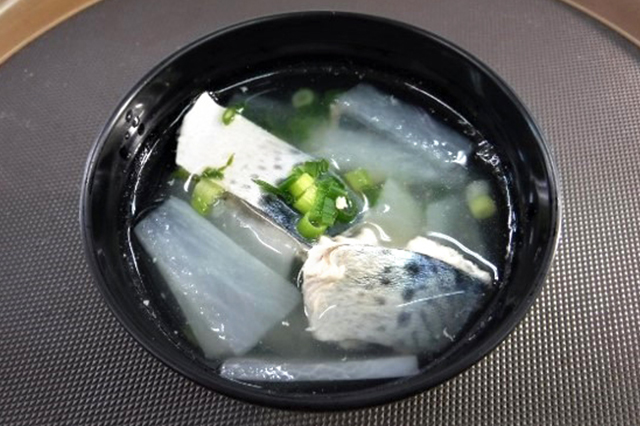 Senba jiru (Soup of salted mackerel and daikon radish)