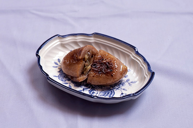 Grilled akebi stuffed with miso / Grilled akebi with oil
