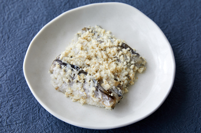 Hatahatazushi/Shirohatazushi (Japanese sandfish stuffed with soy pulp)
