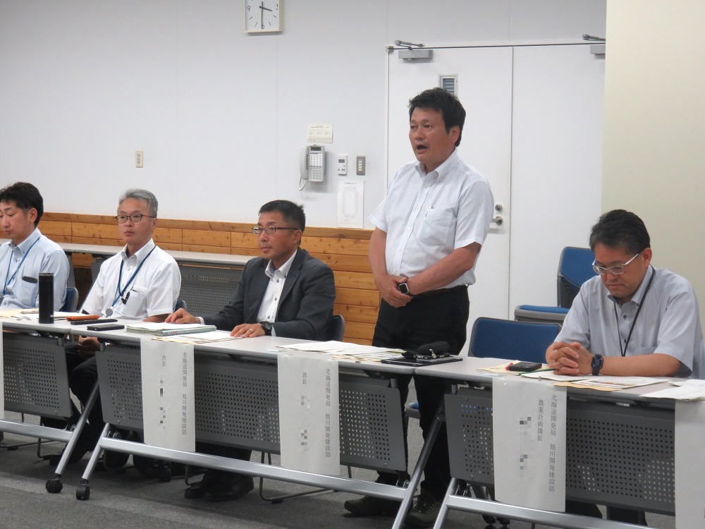 開会あいさつをする岩下旭川開発建設部長