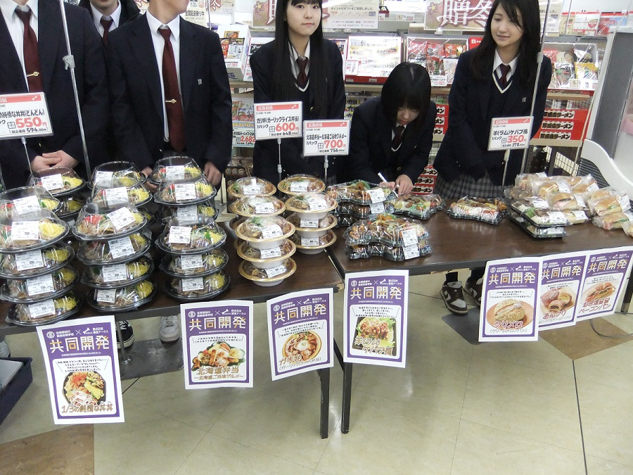 【道北アークスとのコラボ弁当も販売】