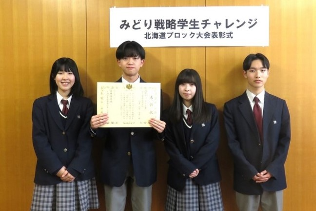 旭川農業高校の皆さん(バガスから生まれる資源循環型農業モデルチーム)