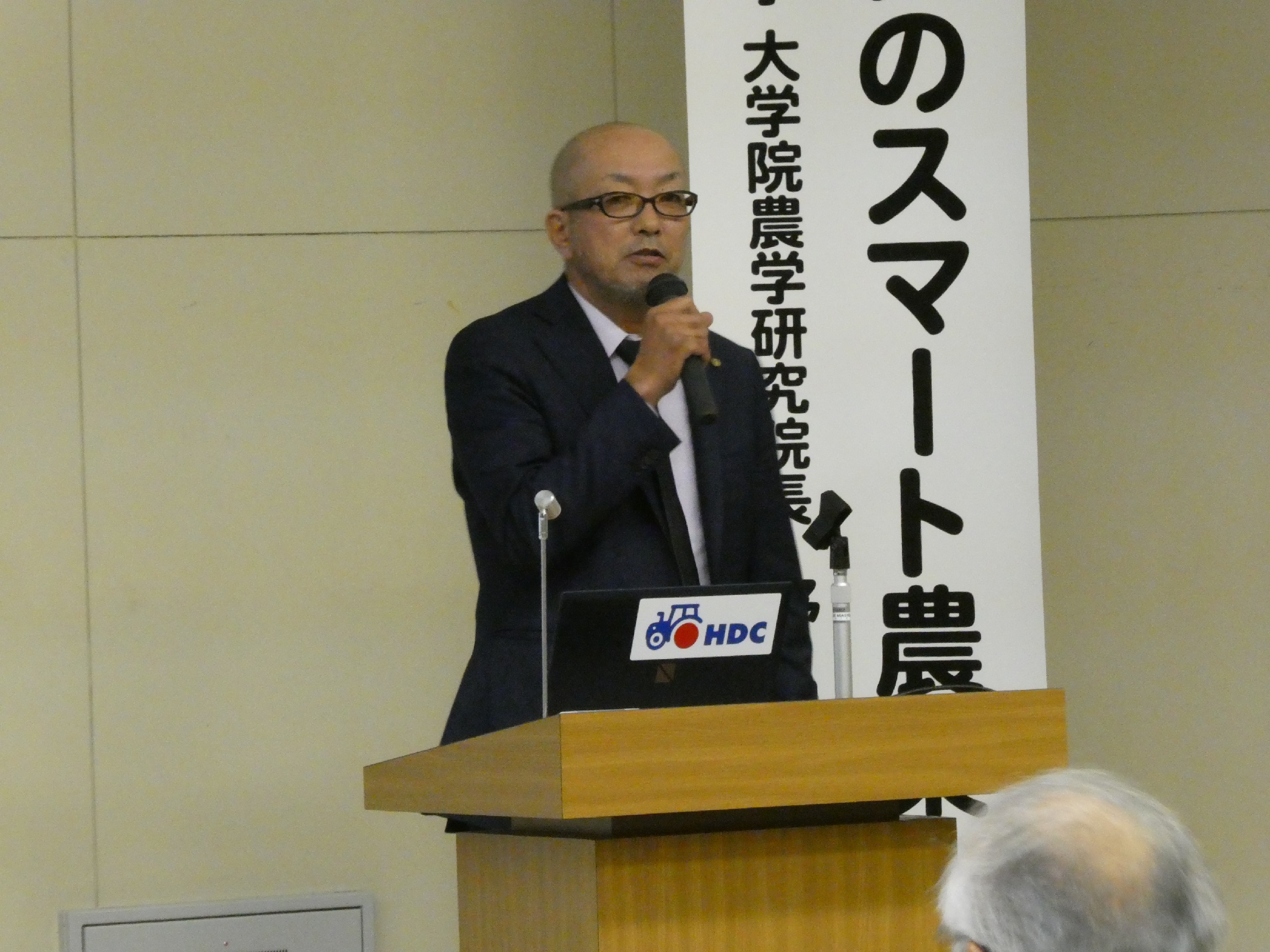 有限会社西谷内農場の西谷内代表が御講演する様子