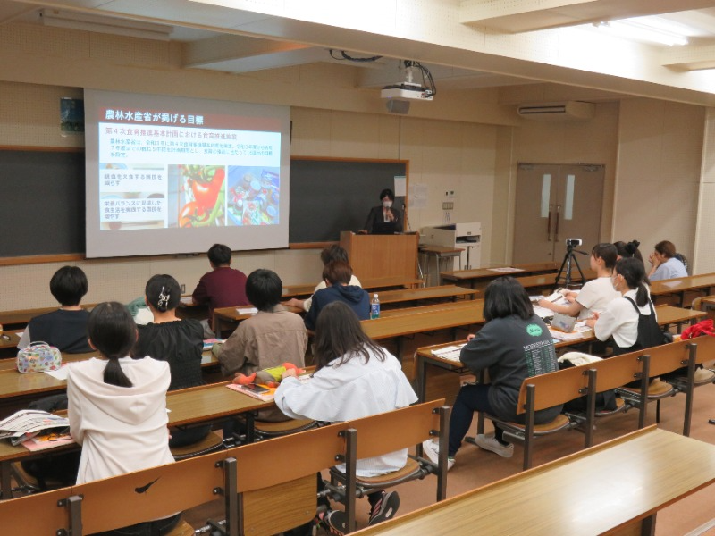 函館短期大学で「みどりの食料システム戦略」について出前授業を行いました。