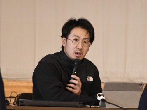 野生鳥獣との係わり方を説明する一之谷　駿氏