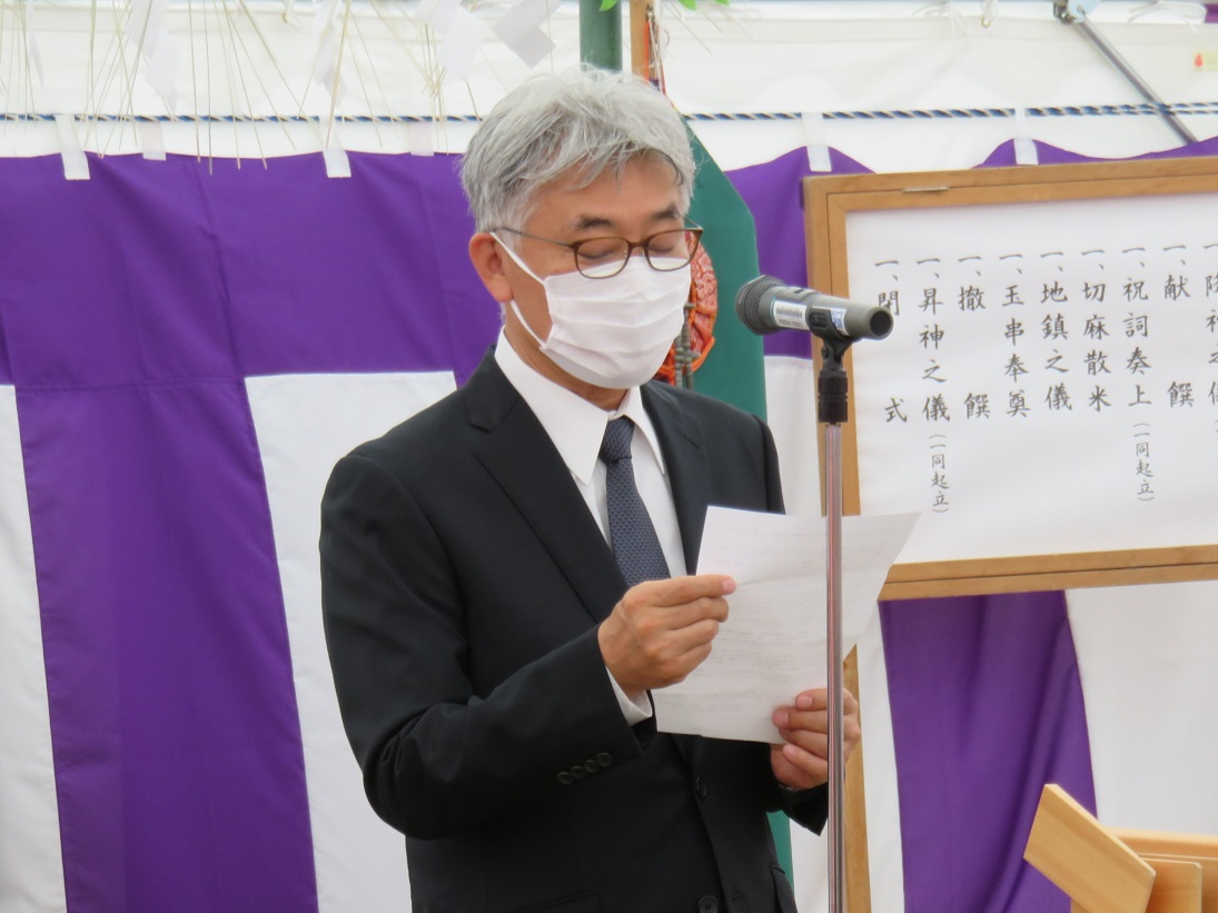 挨拶をする矢野マネージャー