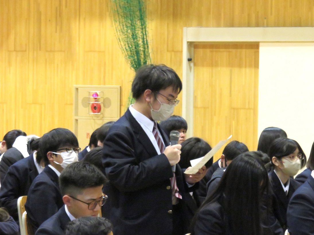 質問する生徒