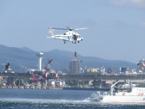 航空機による吊上げ救助訓練