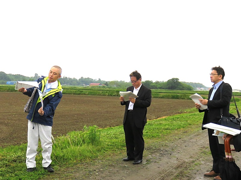 国営緊急農地再編整備事業の現地視察及び函館管内JA組合長、環境負荷低減に取り組む生産者と意見交換を行いました。