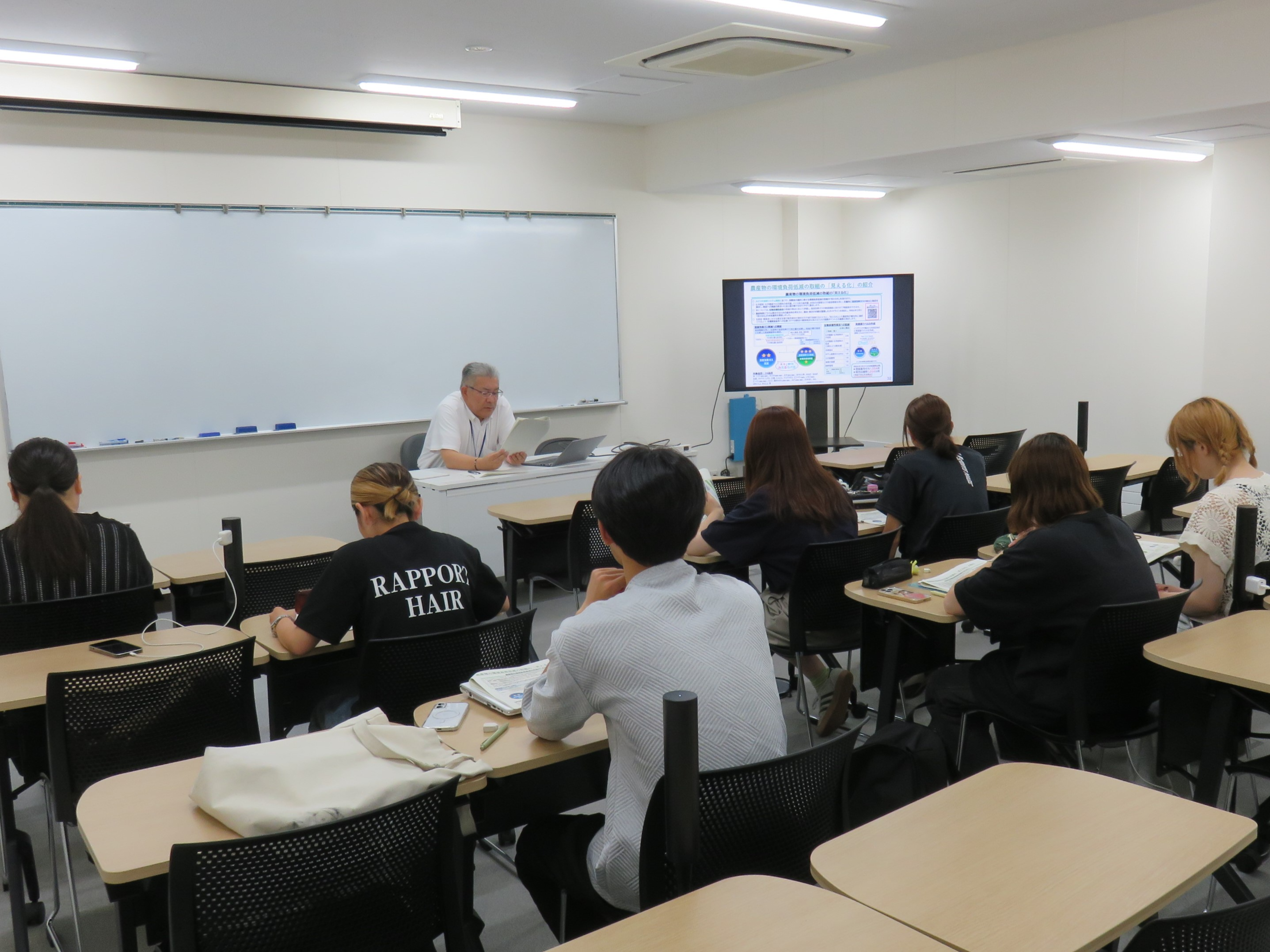 北海道教育大学函館校で農産物の環境負荷低減の取組「見える化」に関する講義を行いました。