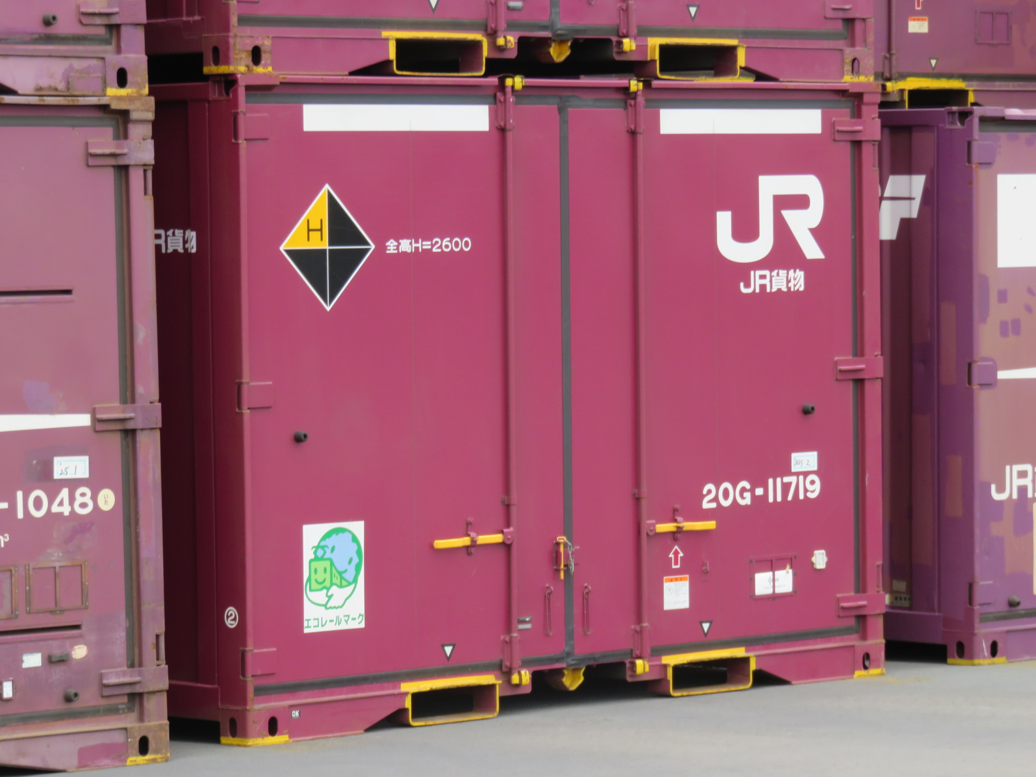 02_コンテナ1つに最大5tの荷物を入れることができます