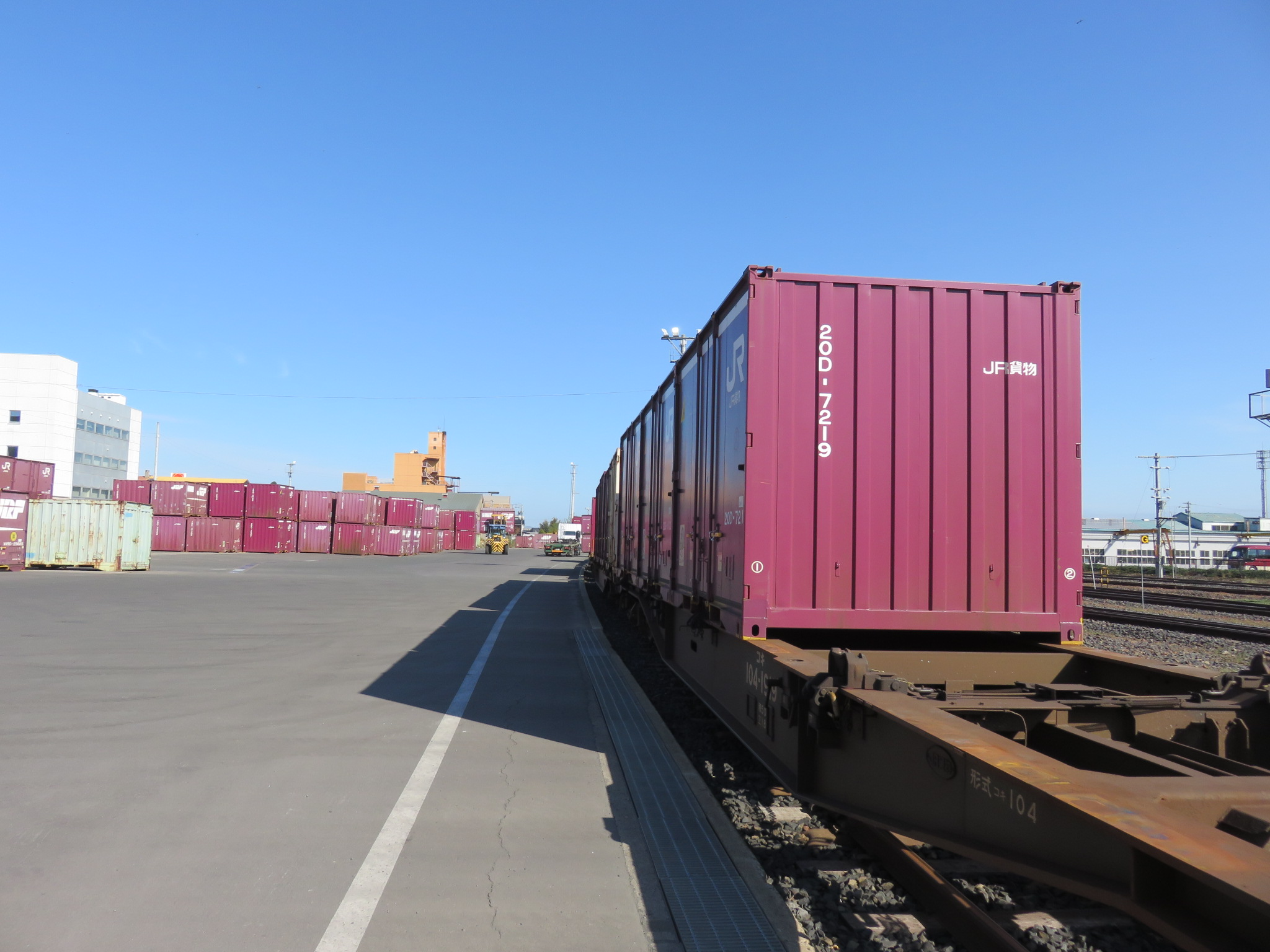 06_11両編成の貨車（JR貨物北見駅）