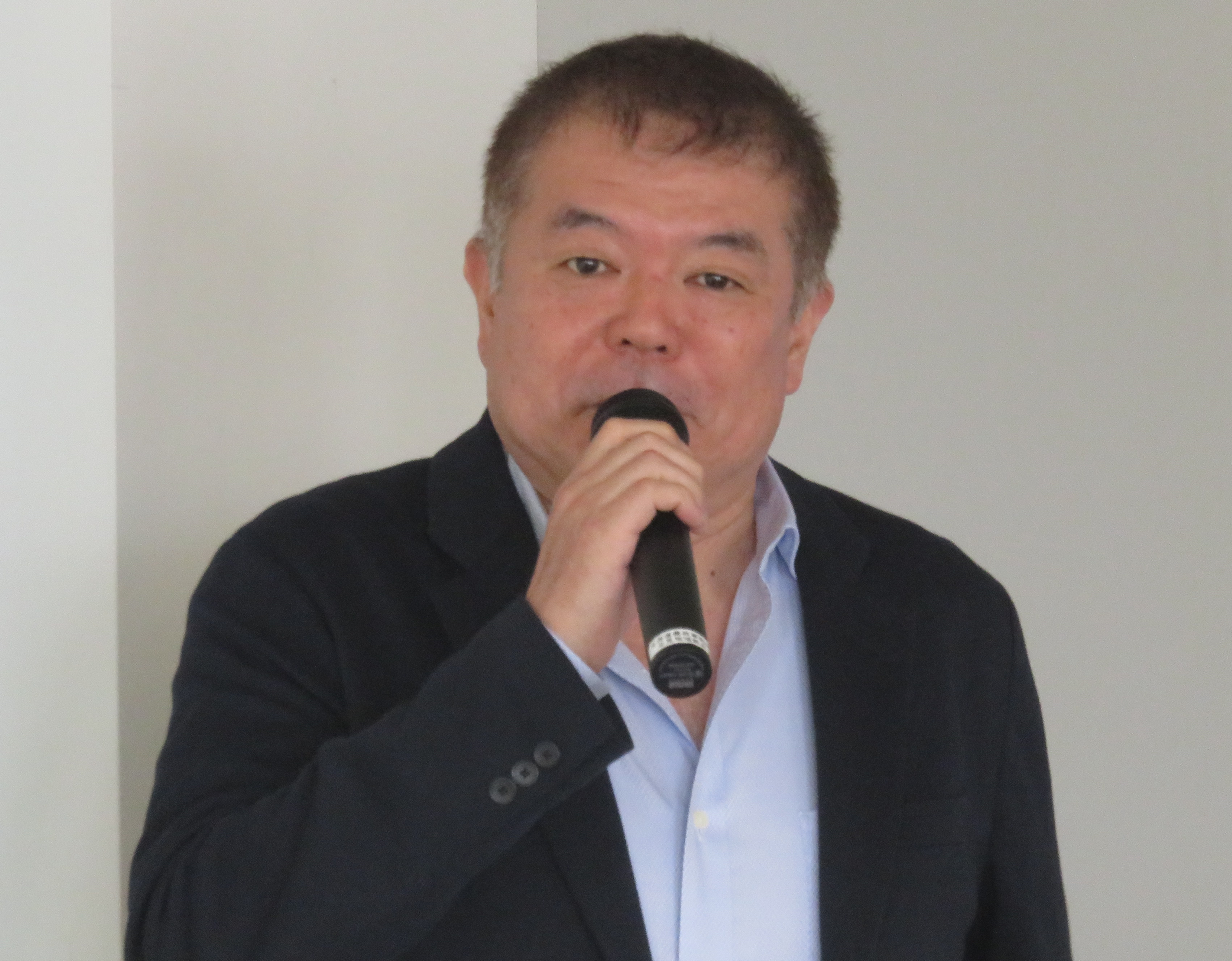 ブランディングの実例を交えて講演する(株)メグの林代表取締役