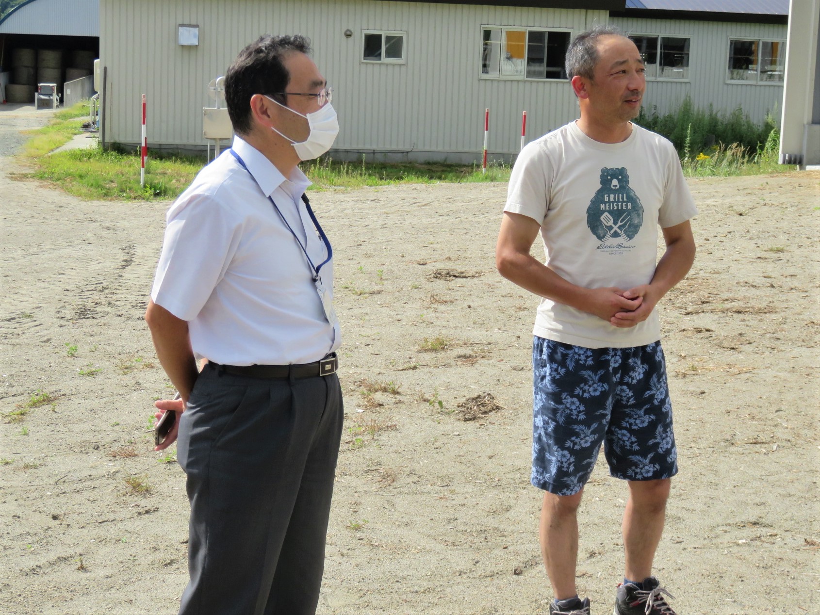 （右から）石川代表、片野地方参事官