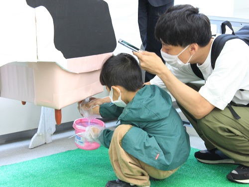 小さい子はお父さんと一緒に