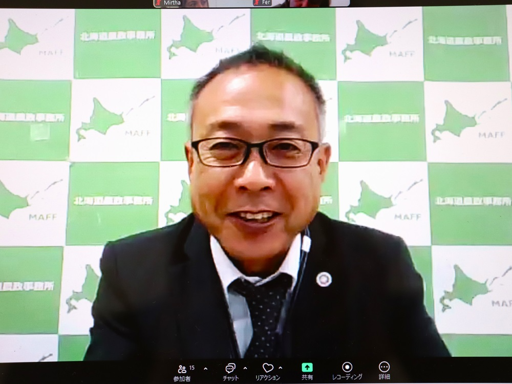 質問に答える持続的食料システム戦略推進官