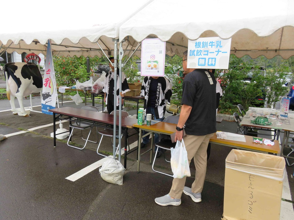 地元牛乳の試飲コーナー