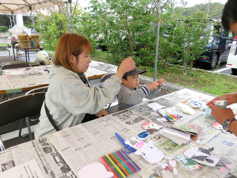 お母さんと跳ねる牛づくり