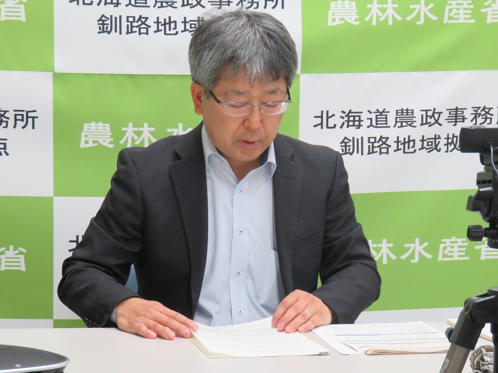 令和7年度予算概算要求について説明する佐藤総括農政推進官