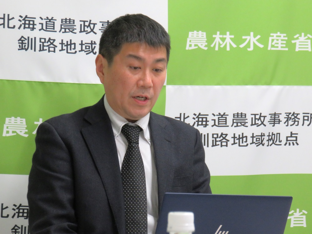 「釧路開発建設部における防災減災対策」と 題し講演される井川大輔地域連携課長