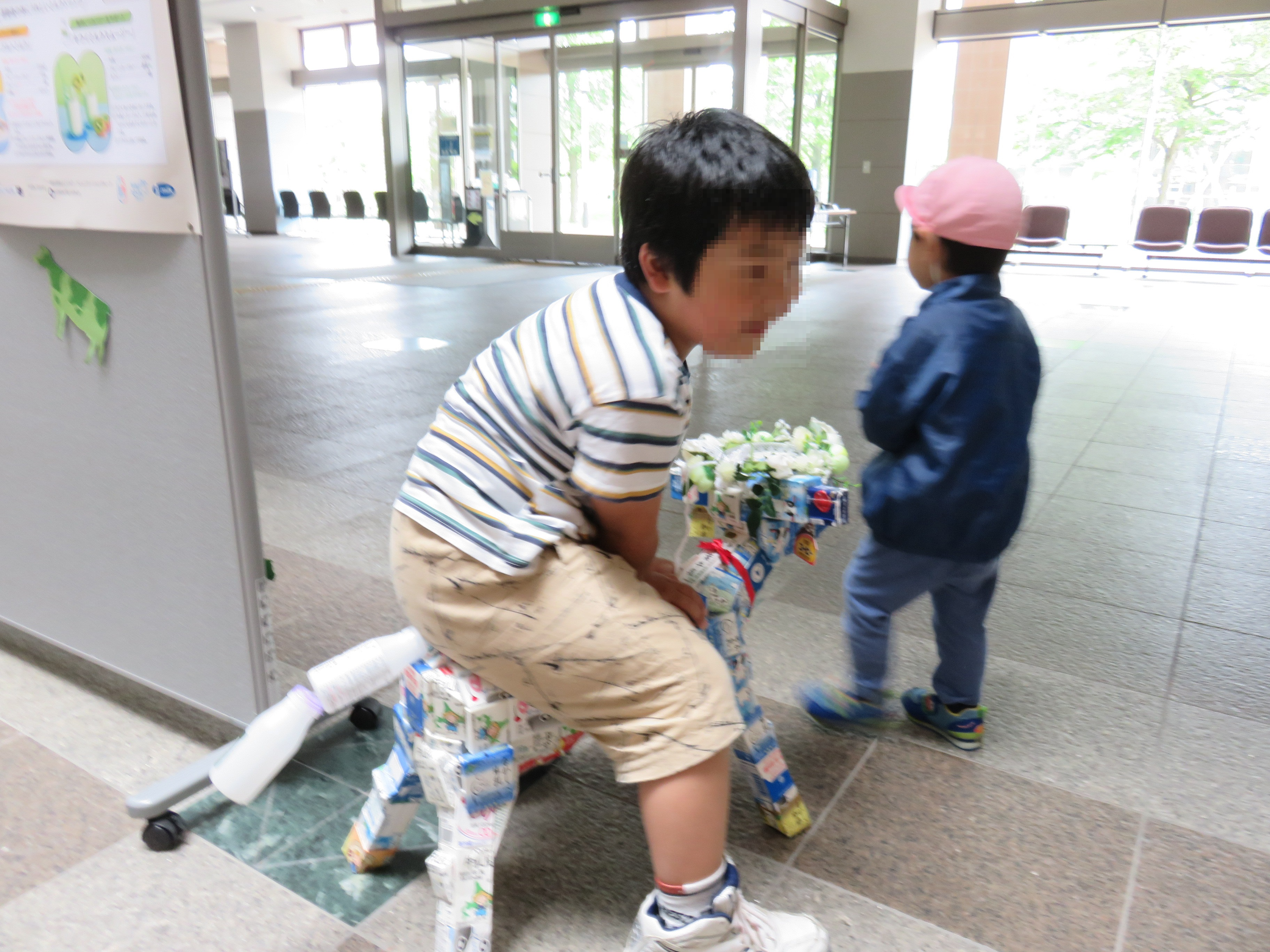 07_牛乳パックの子牛も大人気!