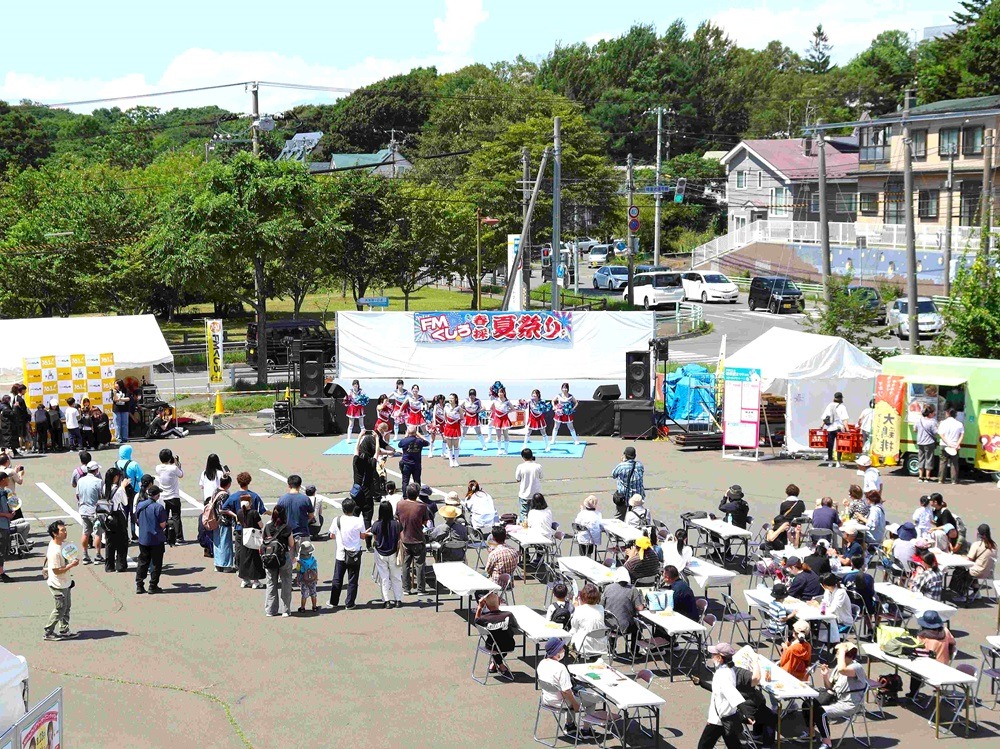お祭り全景