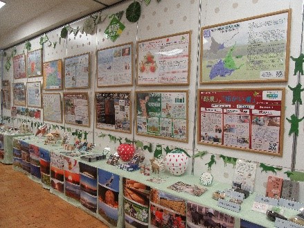 パンフレットやサンプル品の展示